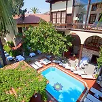Spectacular Penthouse With Terrace Near Hadrian's Gate *
