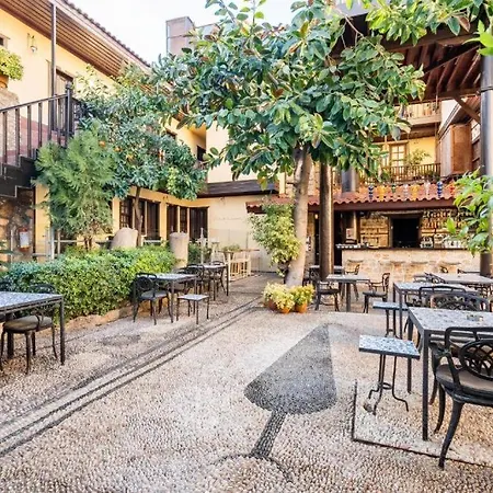 Spectacular Penthouse With Terrace Near Hadrian's Gate Habitación en casa particular