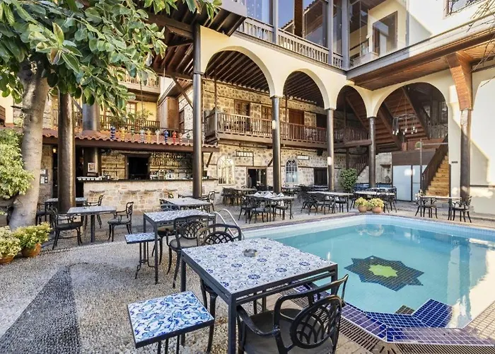 Habitación en casa particular Spectacular Penthouse With Terrace Near Hadrian's Gate Antalya