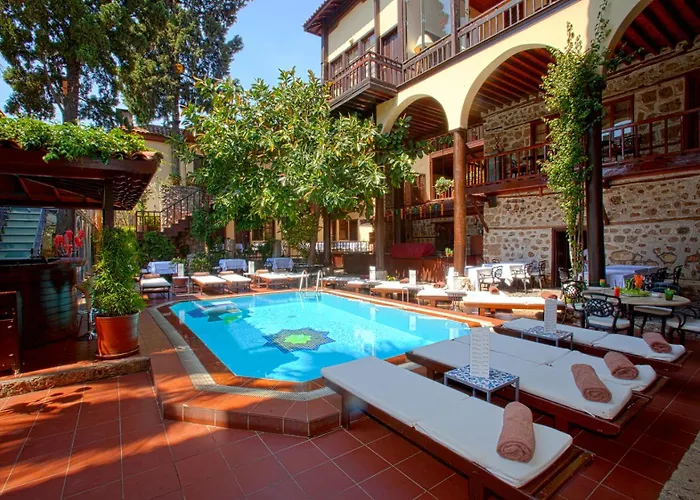 Habitación en casa particular Spectacular Penthouse With Terrace Near Hadrian's Gate Antalya