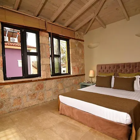 Spectacular Penthouse With Terrace Near Hadrian's Gate *