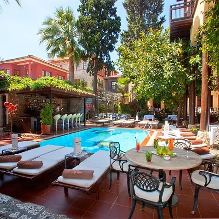 Spectacular Penthouse With Terrace Near Hadrian's Gate Homestay Antalya