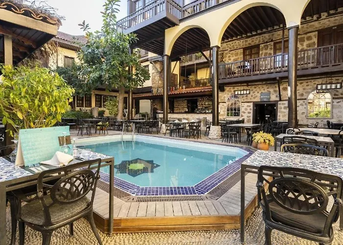 Проживание в семье Spectacular Penthouse With Terrace Near Hadrian's Gate *