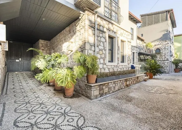 Spectacular Penthouse With Terrace Near Hadrian's Gate