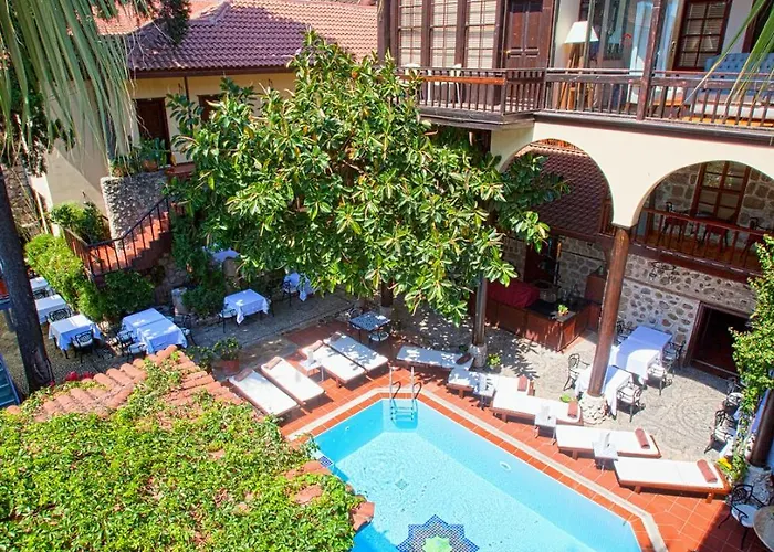 Spectacular Penthouse With Terrace Near Hadrian's Gate *