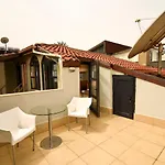 Spectacular Penthouse With Terrace Near Hadrian's Gate ホームステイ