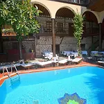 Spectacular Penthouse With Terrace Near Hadrian's Gate ホームステイ *