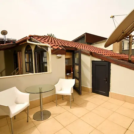 Spectacular Penthouse With Terrace Near Hadrian's Gate 홈스테이