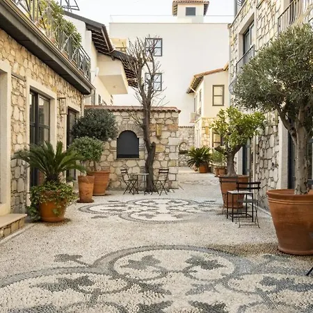 Spectacular Penthouse With Terrace Near Hadrian's Gate 홈스테이