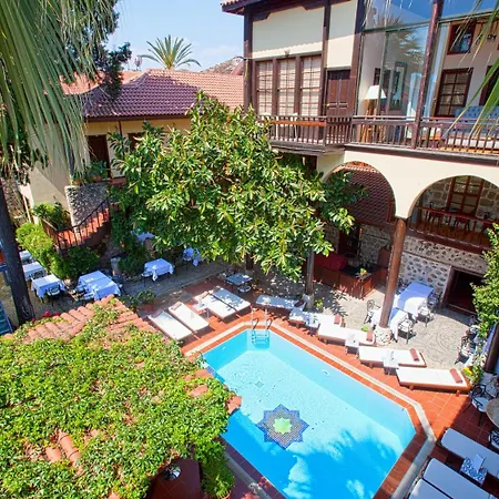 Spectacular Penthouse With Terrace Near Hadrian's Gate *